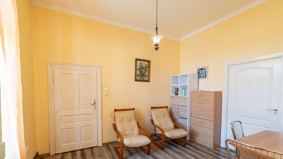 Apartament la casă cu 3 camere zona Pârneava - Poză 7