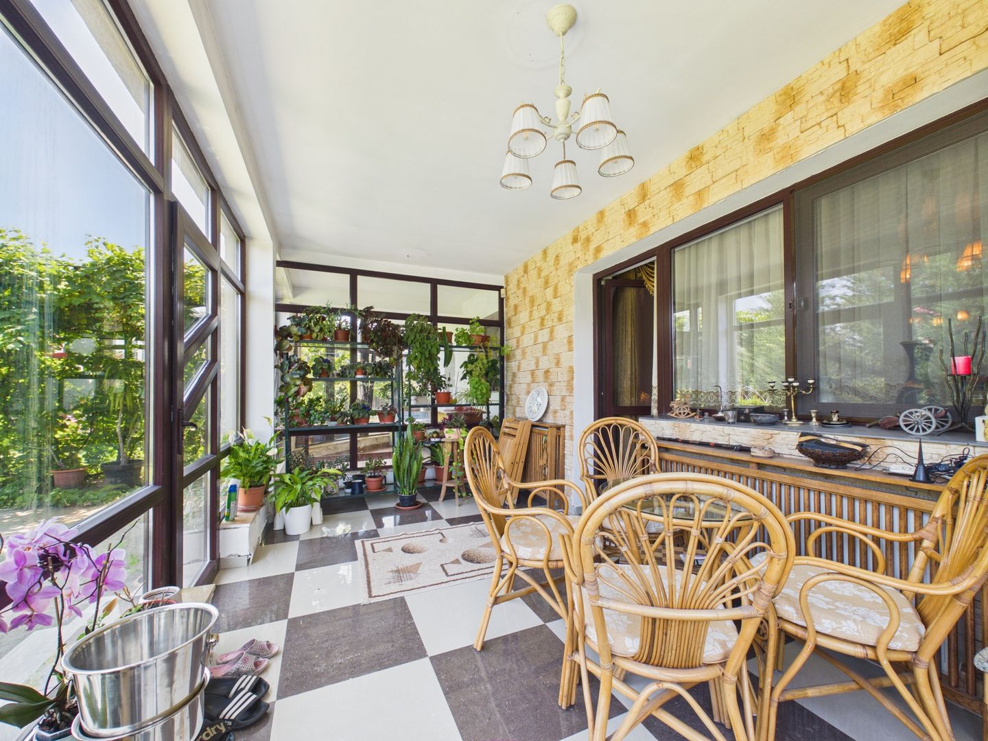 Vilă 10 camere + spațiu comercial | teren 1.300 mp | Otopeni 23 August - Poză 9