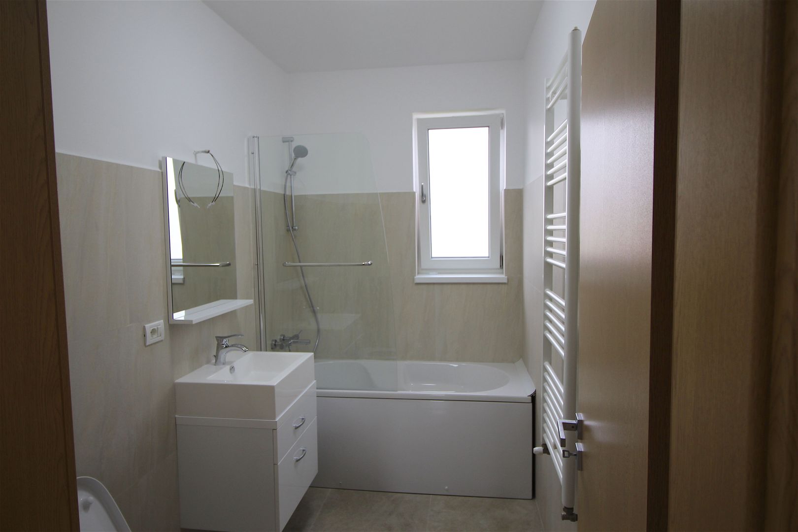 APARTAMENT DEOSEBIT - Poză 12