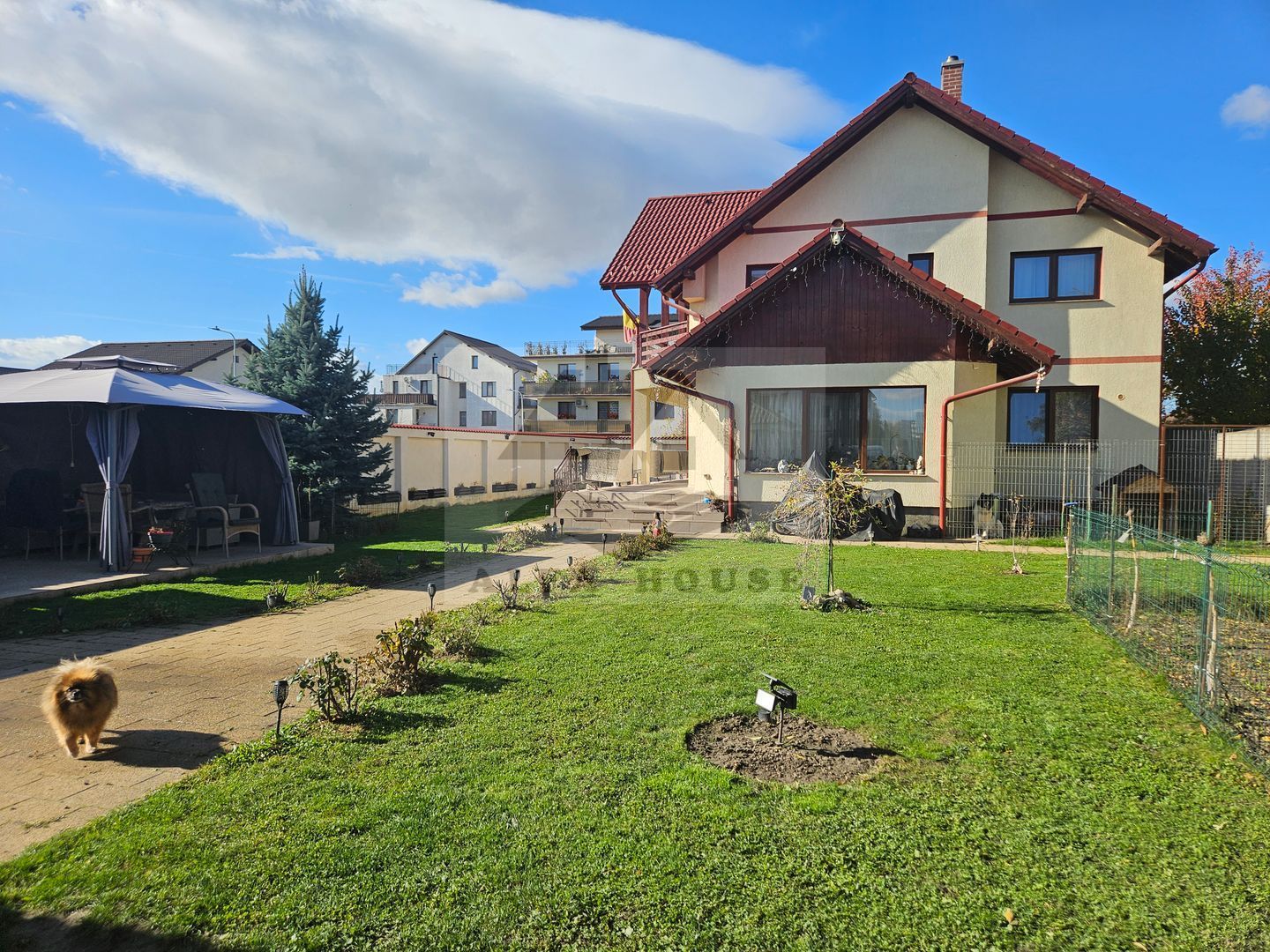 Casă individuala cu 5 camere, 270 mp, Tractorul - zona Coresi - Poză 1