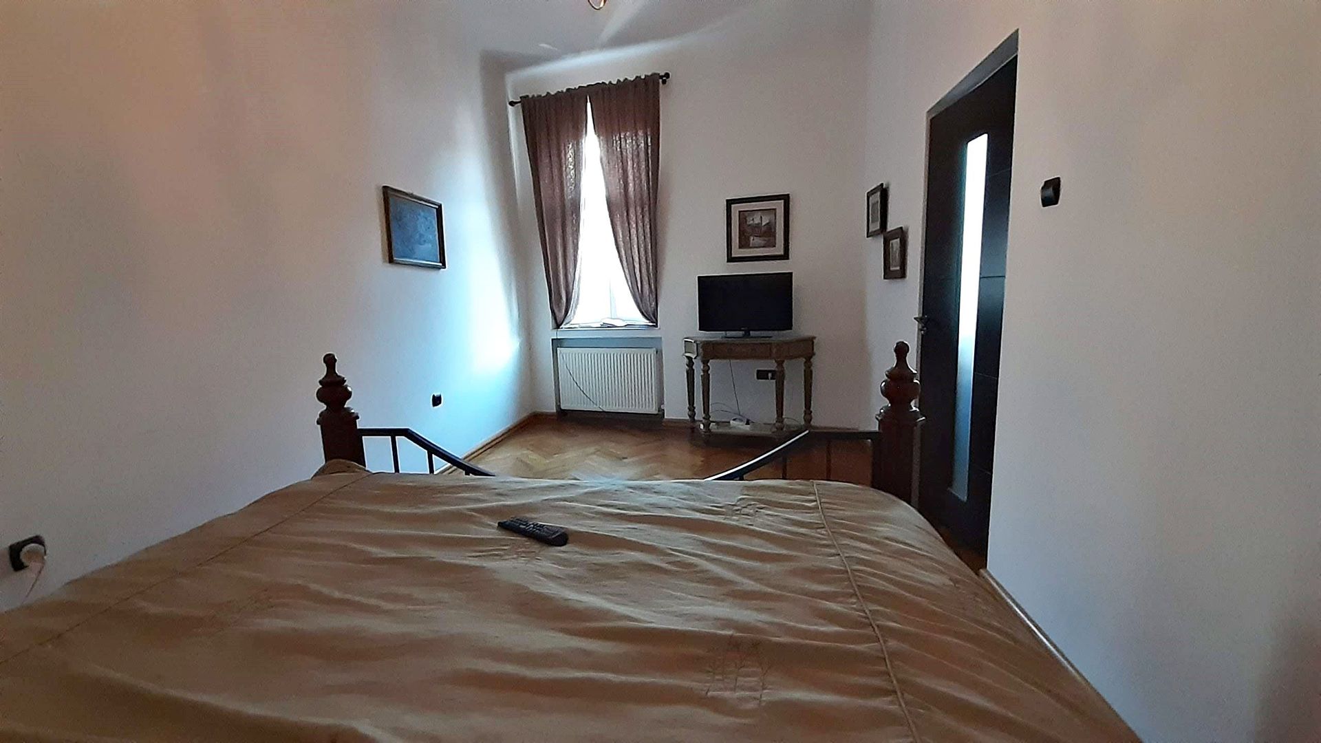 Apartament  deosebit-Piata Unirii,  apartament in casa  4 camere, 2 bai. - Poză 5