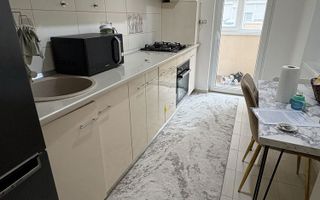 Decomandat Modern Apartament cu Balcon Spatios - Poză 3