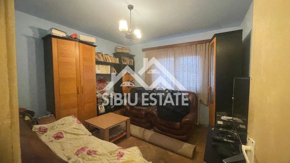 Apartament de vanzare cu 3 camere, decomandat,  2 balcoane, pivnita - Poză 8