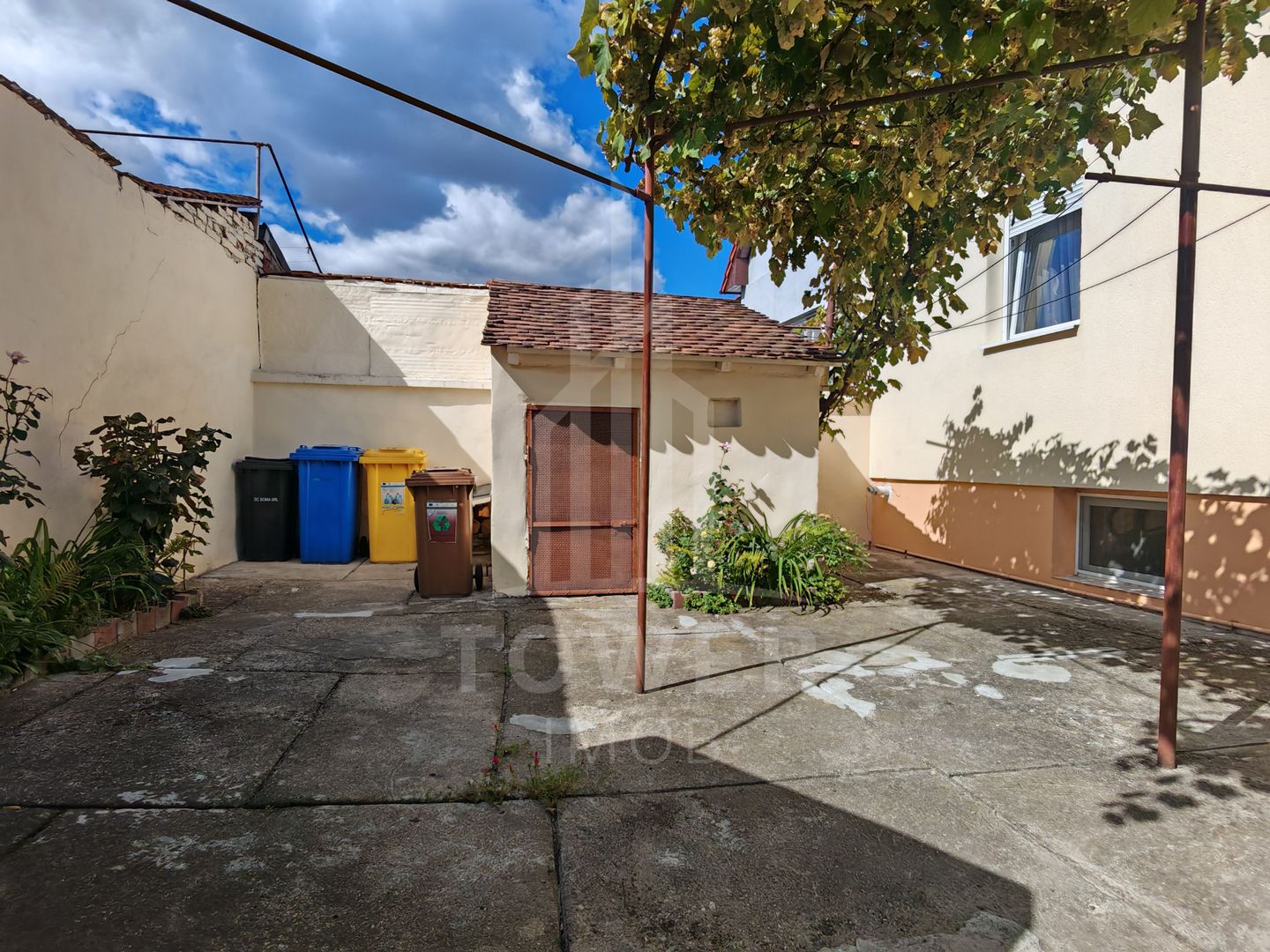 Casă individuală cu 3 camere, curte , în Sibiu, zona Lupeni - Poză 6