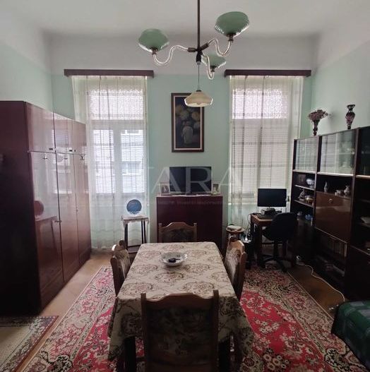 Apartament în casă interbelică, zonă centrală, curte comună și terasa - Poză 1