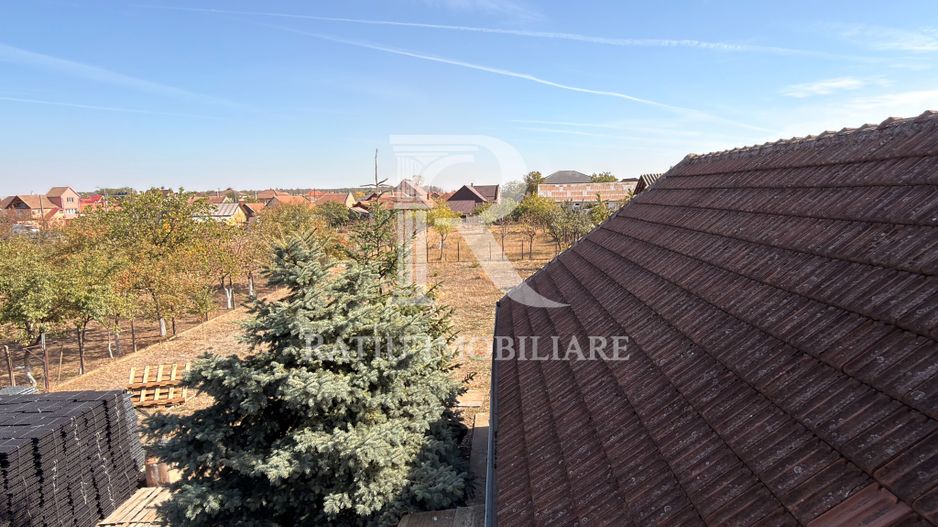 Casă cu spațiu comercial | Curte | Garaj | Parcare | Nojorid - Poză 8
