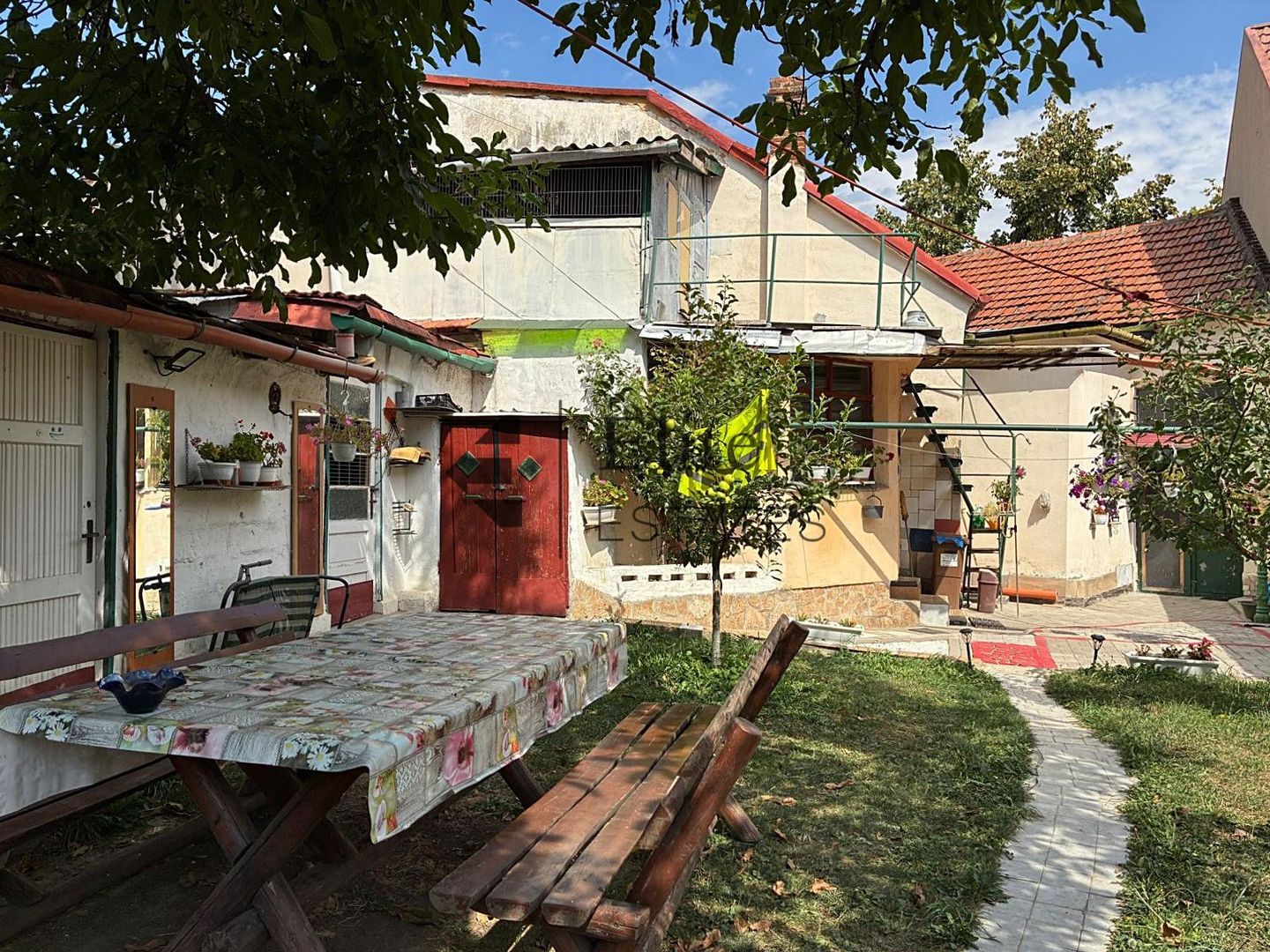 Casa de vanzare cu 411 mp teren ultracentral in Oradea - Poză 4