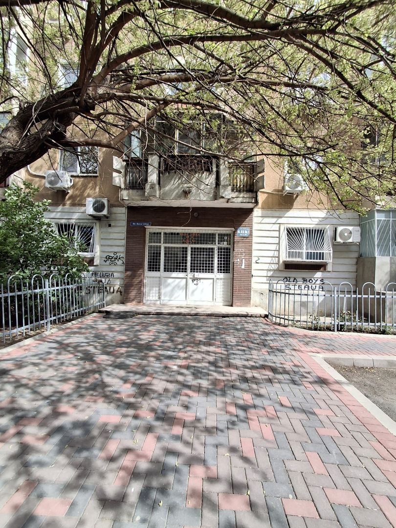 De Vanzare Apartament cu 3 camere  Mall Vitan imobil constr 1985-1990 - Poză 2