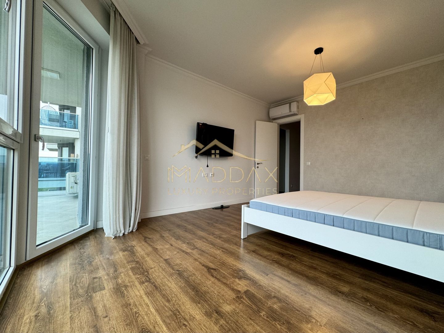 4 rooms apartment - 122 sqm// 1 Parking / Floreasca - Lake View - Poză 27
