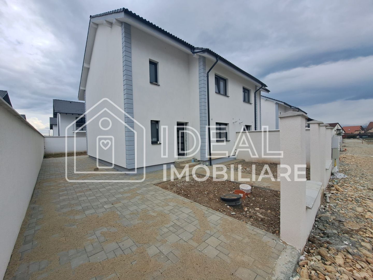 Duplex modern cu 4 camere in Selimbar, zona Triajului - Comision 0% - Poză 1