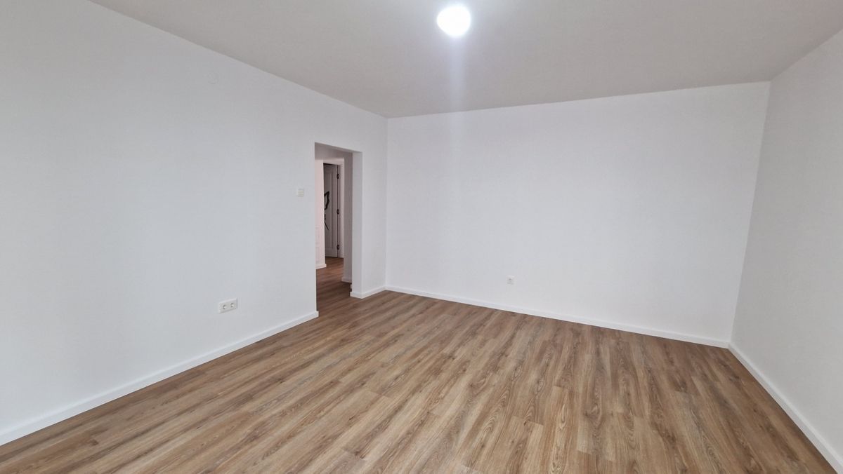 APARTAMENT RENOVAT SPATIOS  METROU ZONA NERVA TRAIAN - Poză 3