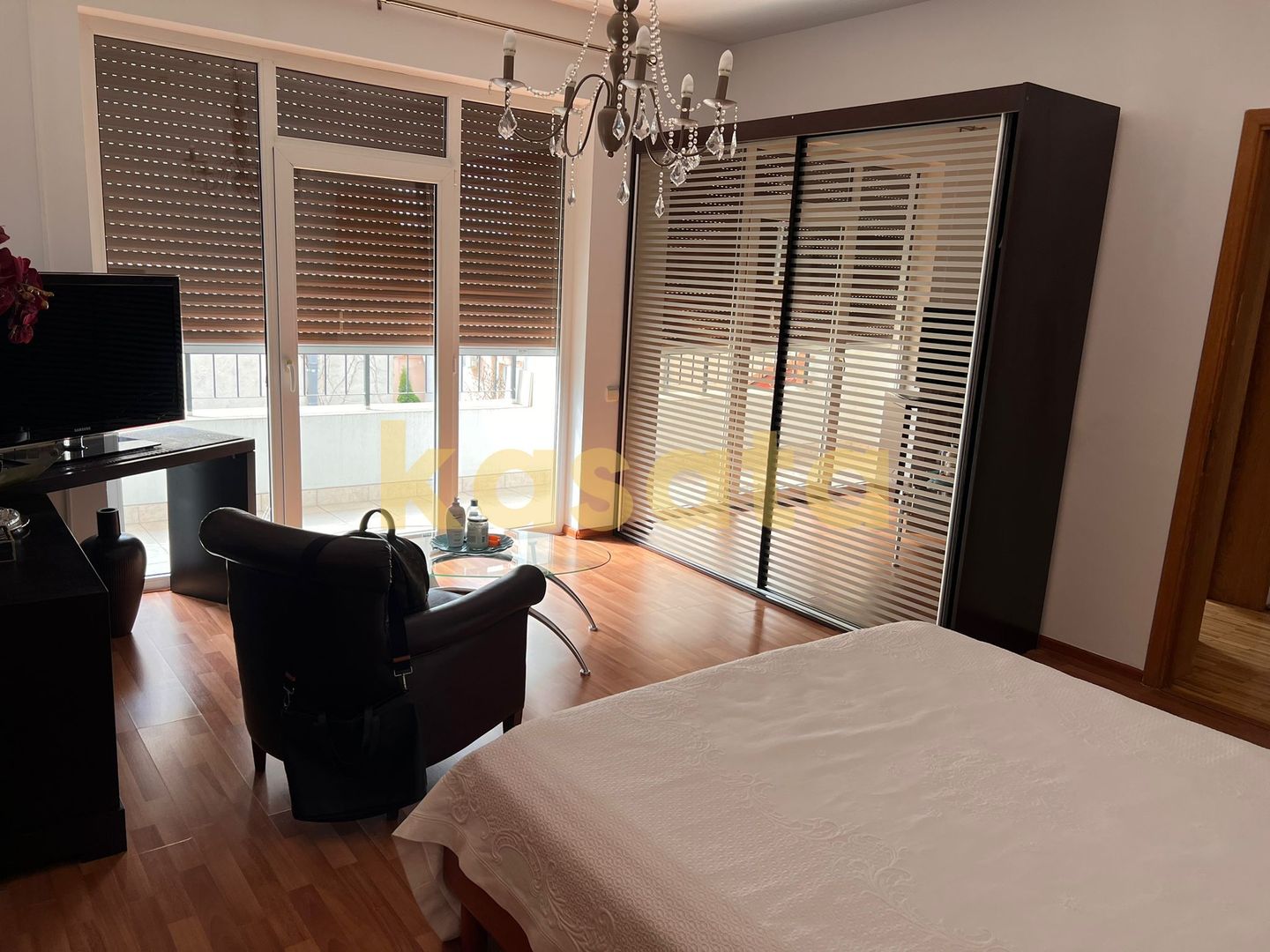 Vila deosebita 11 camere Erou Iancu Nicolae - Poză 11