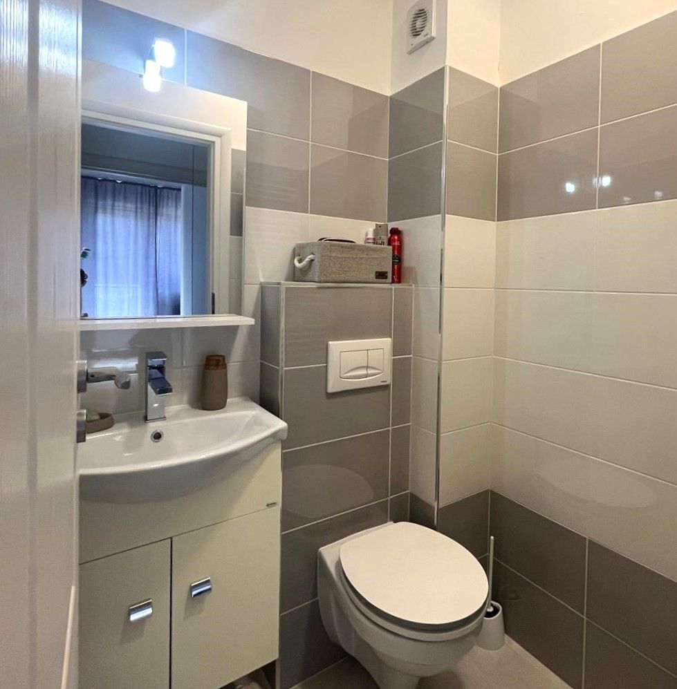 Vindem apartament  complet mobilat modern cu 2 bai zona Ghimbav - Poză 14