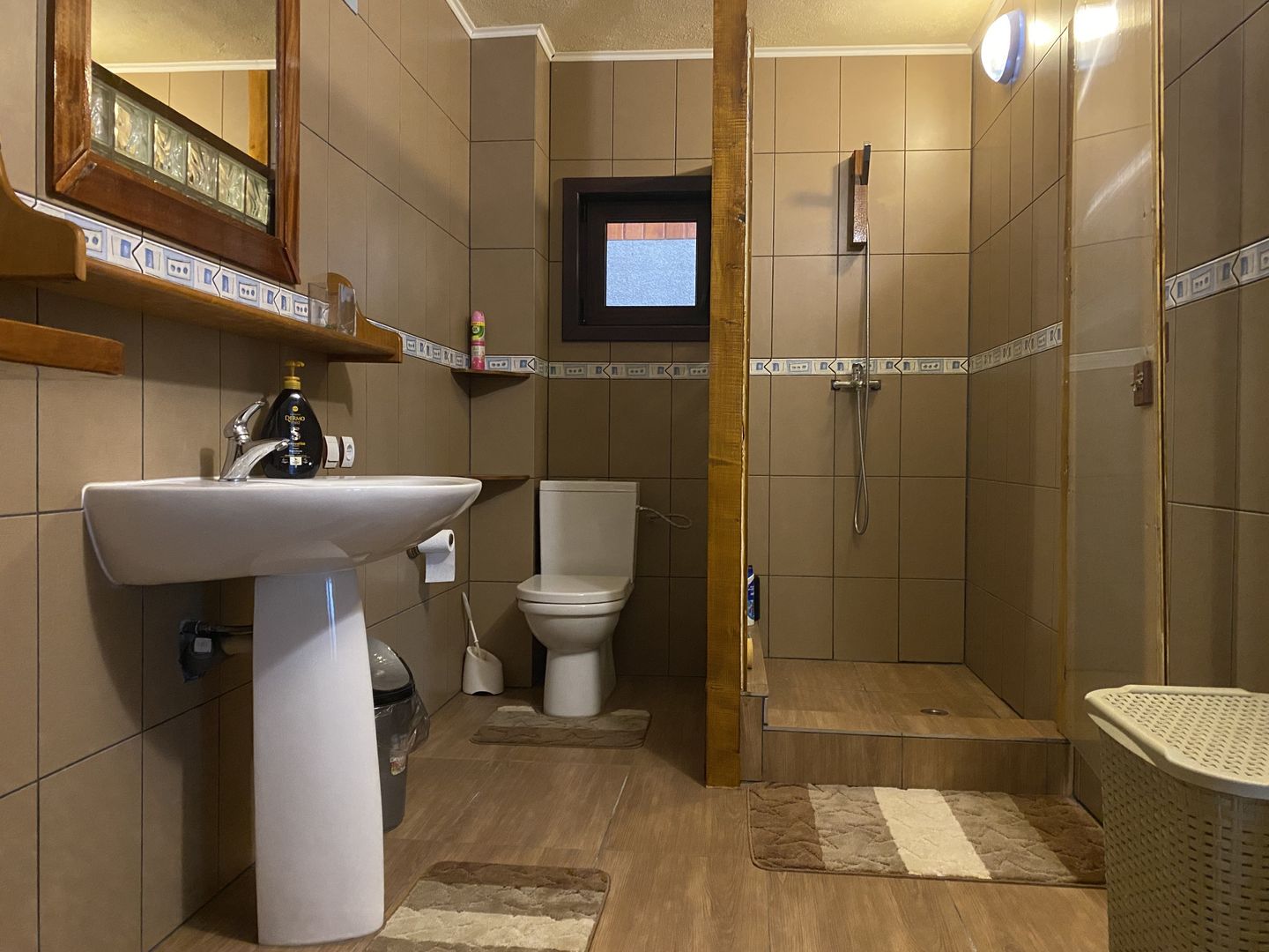 Vanzare casă la poalele Bucegilor!Potential pt. locuinta sau pensiune - Poză 12