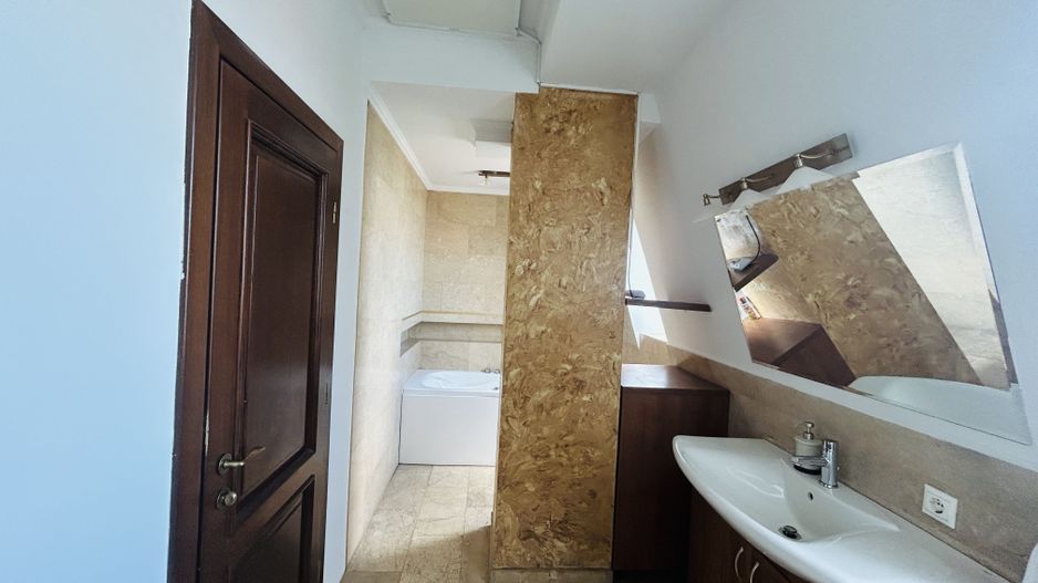 Penthouse de inchiriat, zona buna, terasa mare, mobilat si utilat - Poză 14