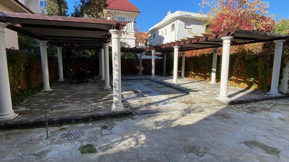 Casă individuală cu 5 camere în zona Capitale/ Paris - Poză 1