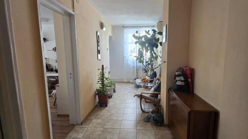 Apartament cu 3 camere  de vanzare - B dul 1 Mai - Poză 10