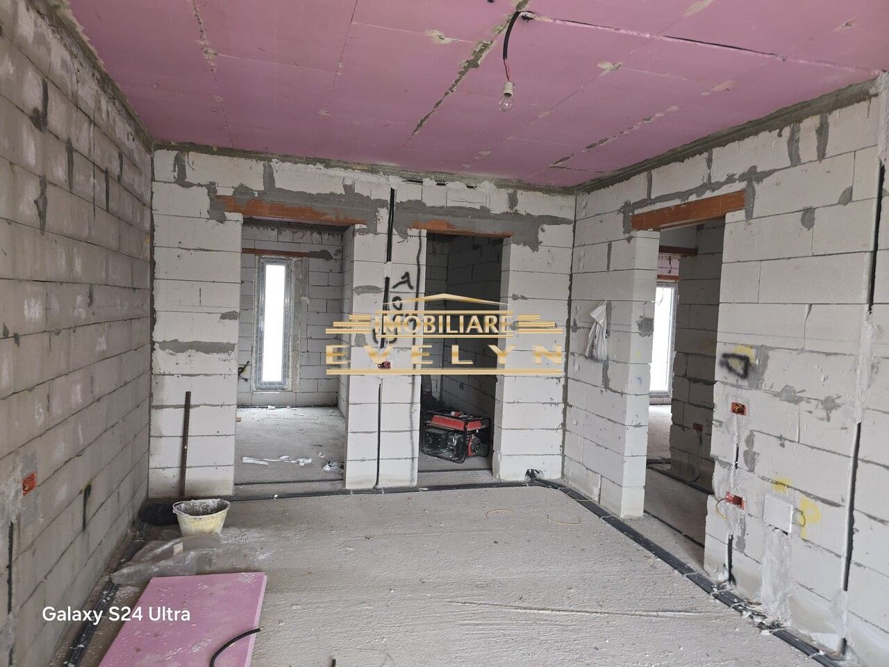Casa la rosu de vanzare situata in Manolesti , pret 100.000 euro neg ! - Poză 5