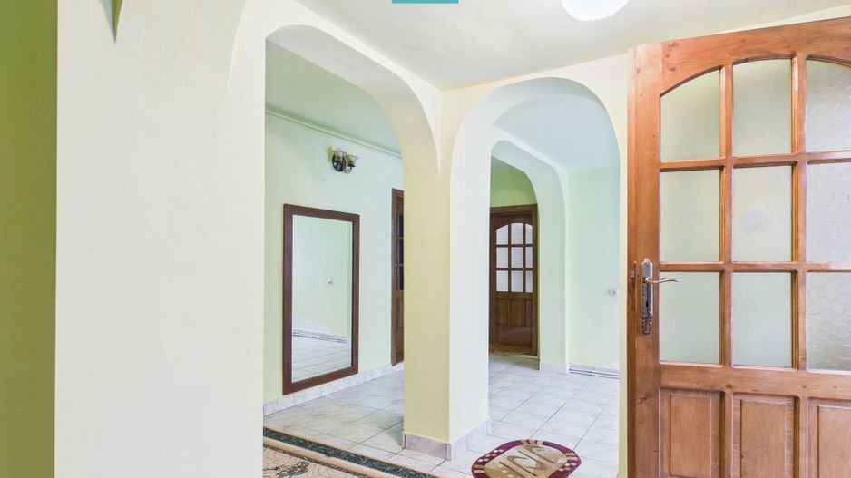 Casă cu 2 corpuri  și 5 camere în Livada - Poză 3