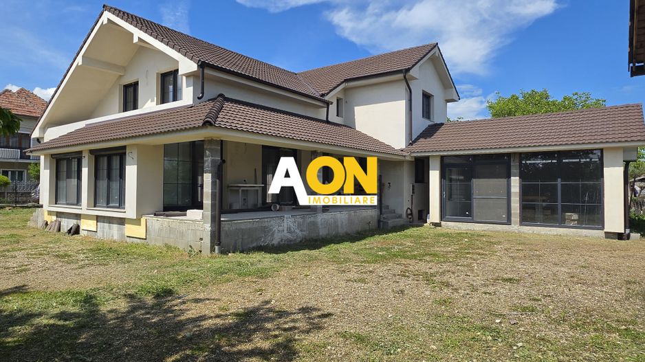 Casă nouă, impozantă,  6 camere, 1346 mp teren, Bărăbanț - Poză 1
