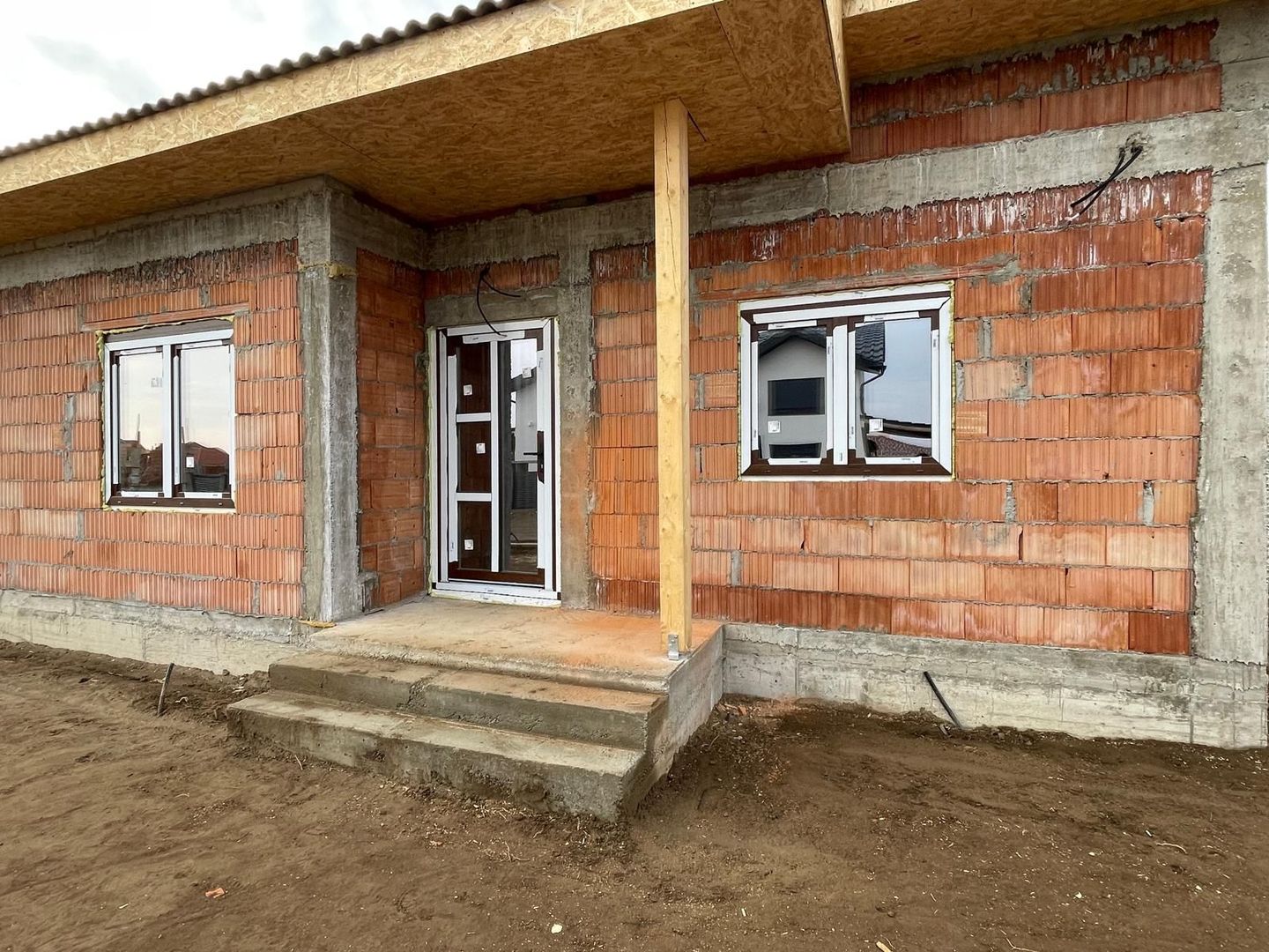 Duplex unit prin cam. tehnica - pe parter - 4 camere - Mosnita Noua - Poză 1