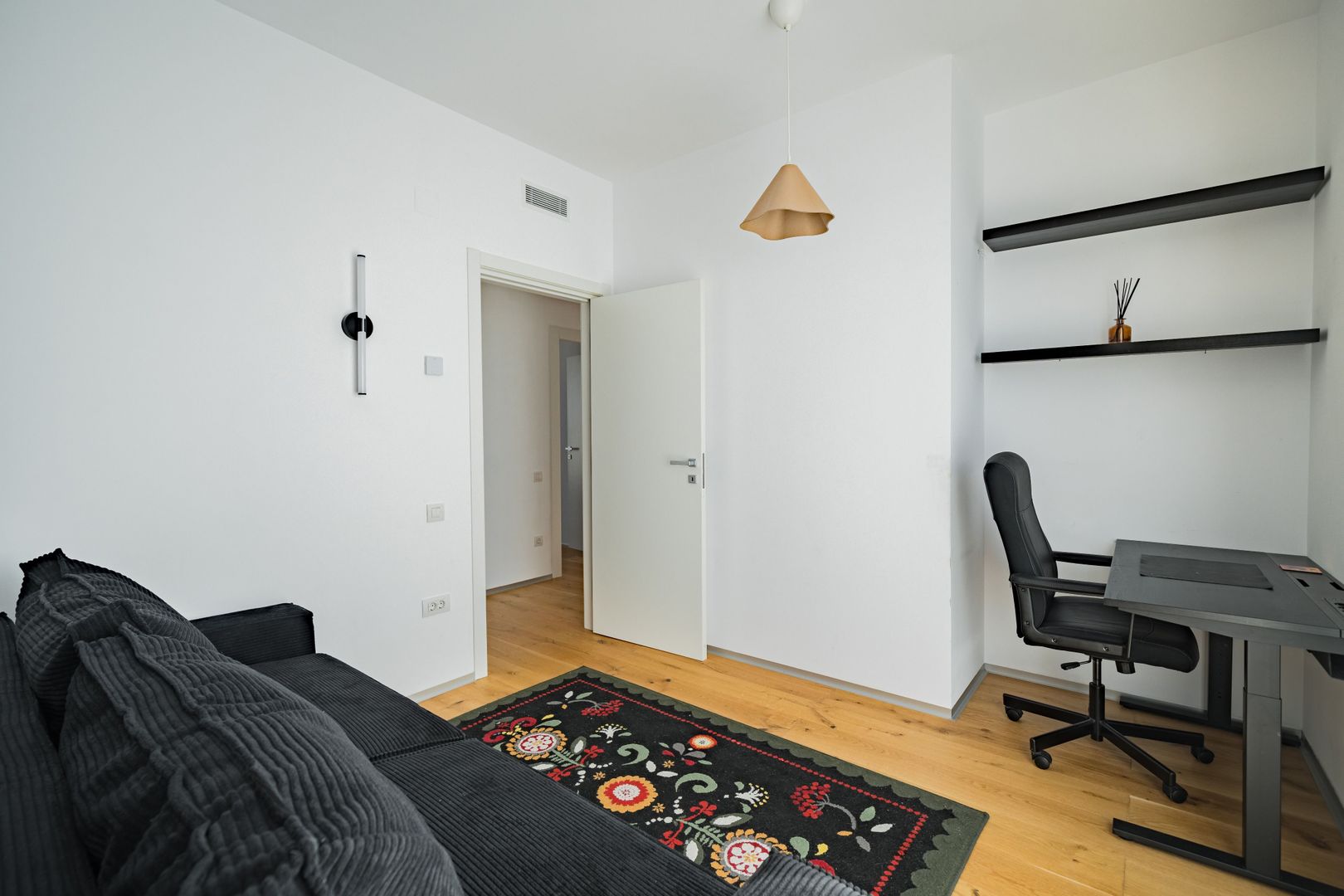 Vila cu 4 camere mobilata complet in Amber Forest - Poză 18
