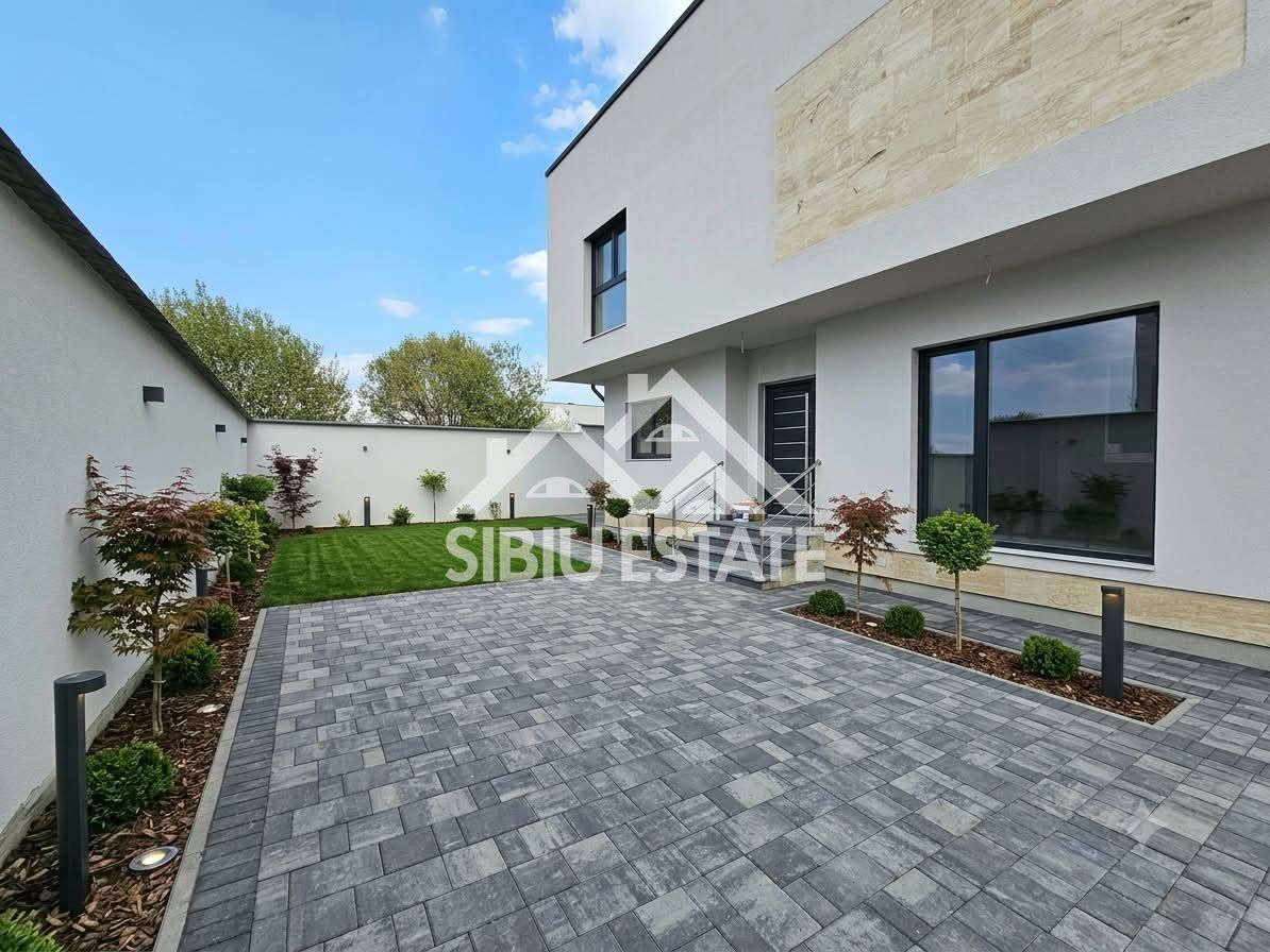 Casa noua 4 camere Selimbar central - Poză 7