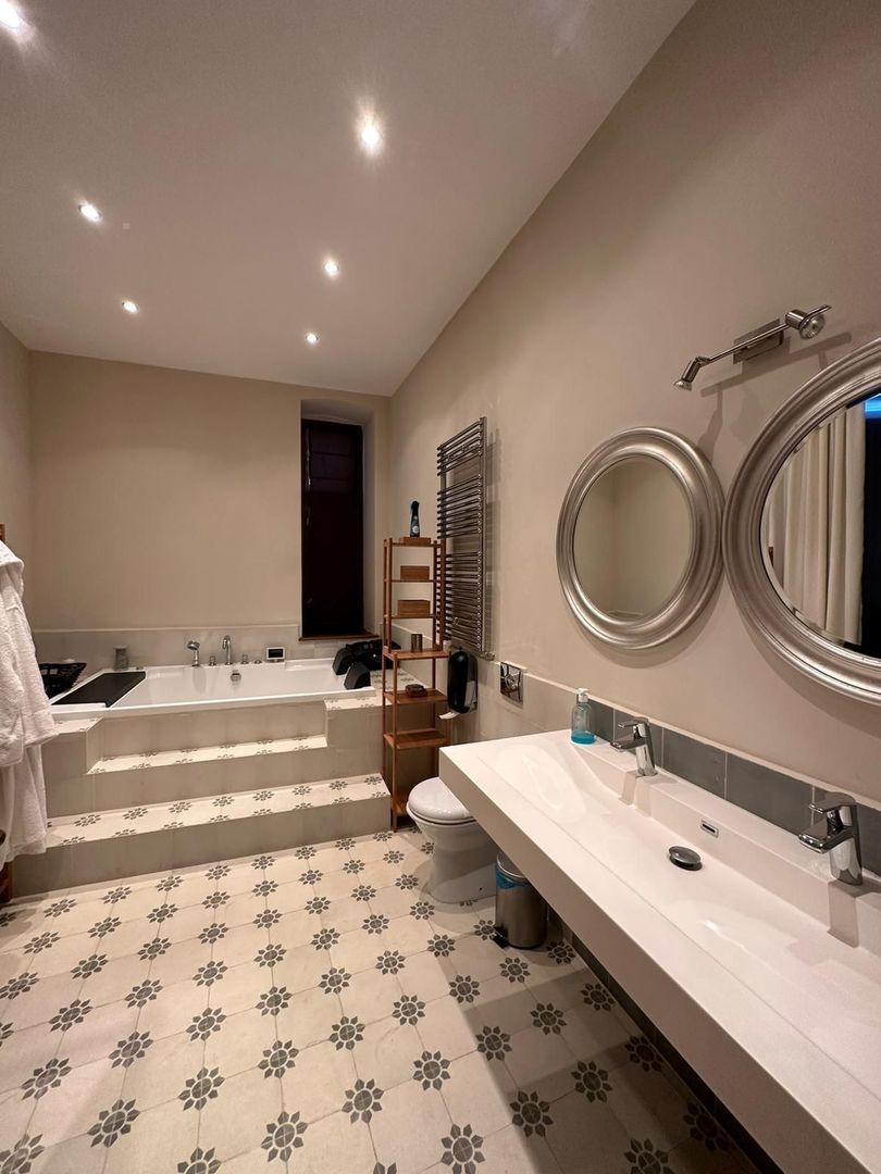 Casa saseasca CRISTIAN,amenajata LUX,pt turism,piscina,curte - Poză 10