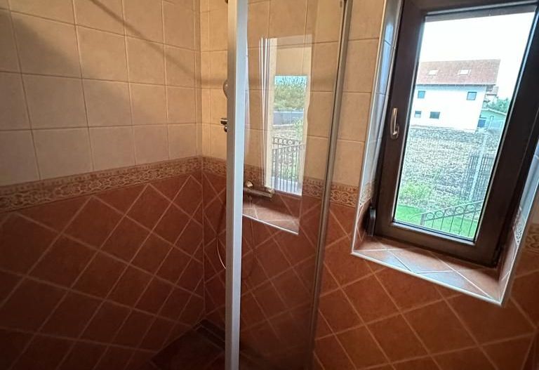 VILA  - ARADULUI. -British - Poză 29