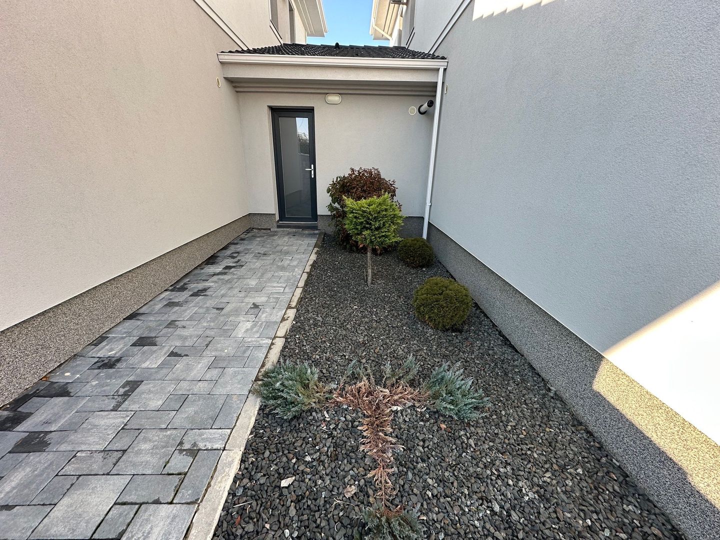 Duplex despărtit  prin garaj zona Ikea - Poză 15