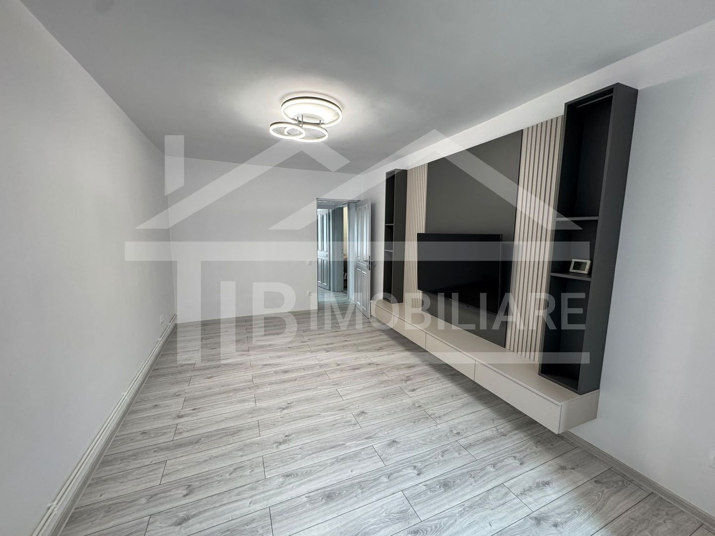 Apartament cu 2 camere, 50 mp, decomandat, Zona Fortuna - Poză 2