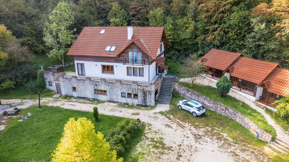 Domeniu în satul Căprioara - Poză 8