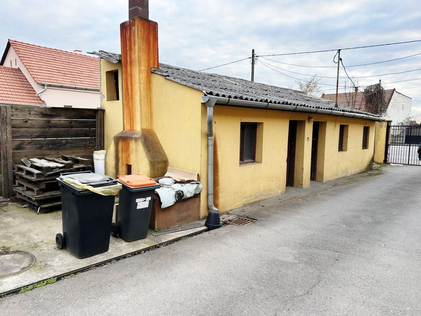 Spatiu cu 4 birouri cu teren de 3000mp - Poză 3