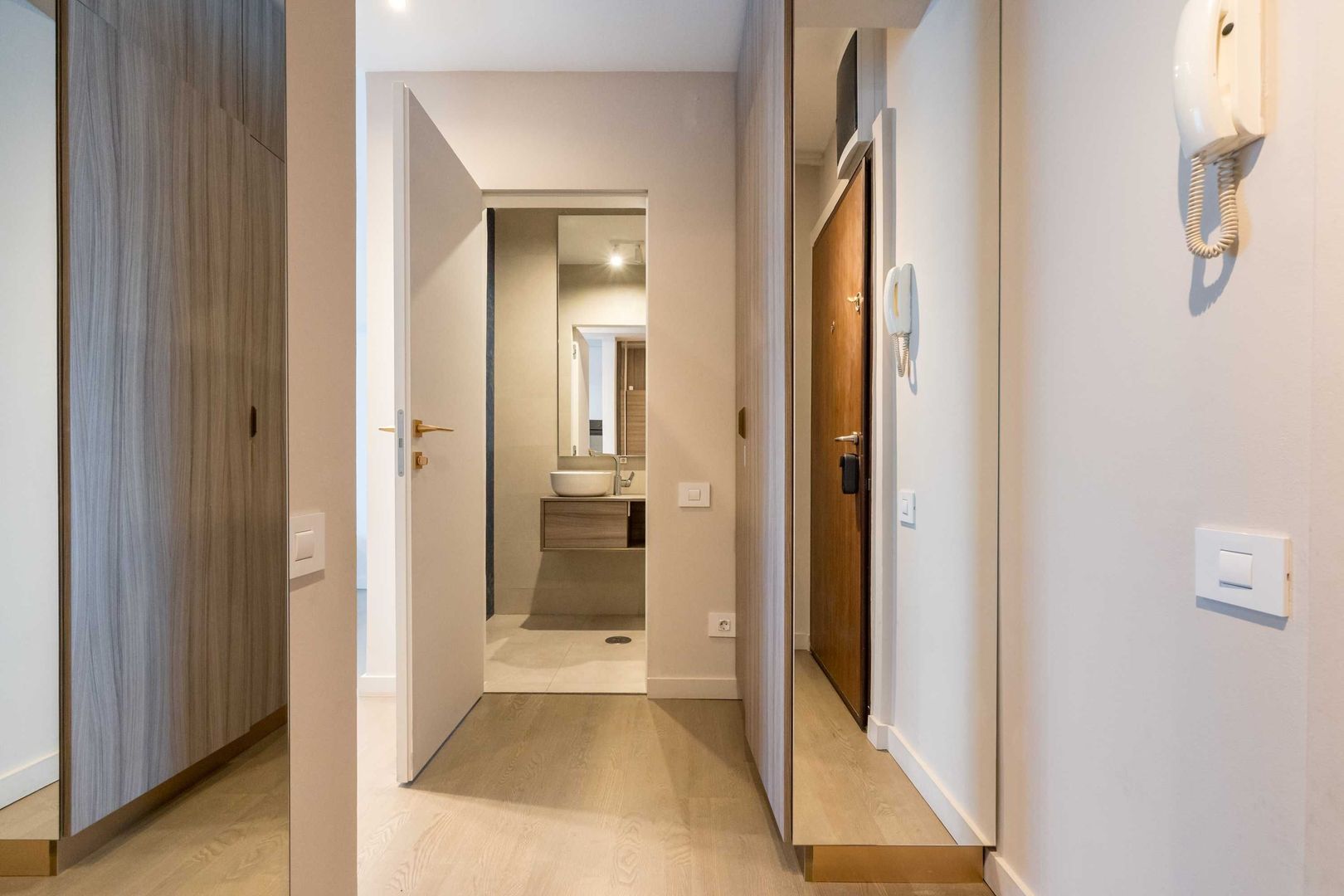 3 camere Bloc nou,Mobilat Utilat,Parcare sub,Paza,Boxa,Vedere panorami - Poză 3