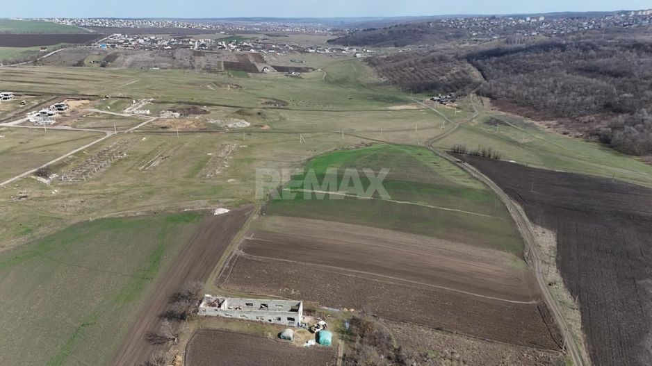 Casă cu teren de 18.8 Ari com. Tohatin ( Buneț) - Poză 10