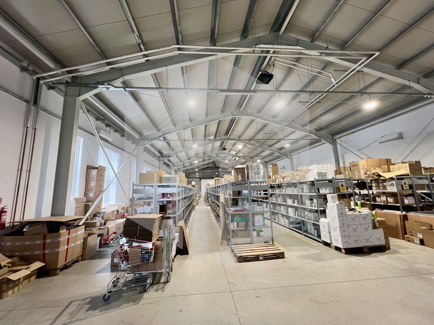 Hala de închiriat-Zona Calea Șurii Mici- 800 mp-3 porți acces+parcări - Poză 1