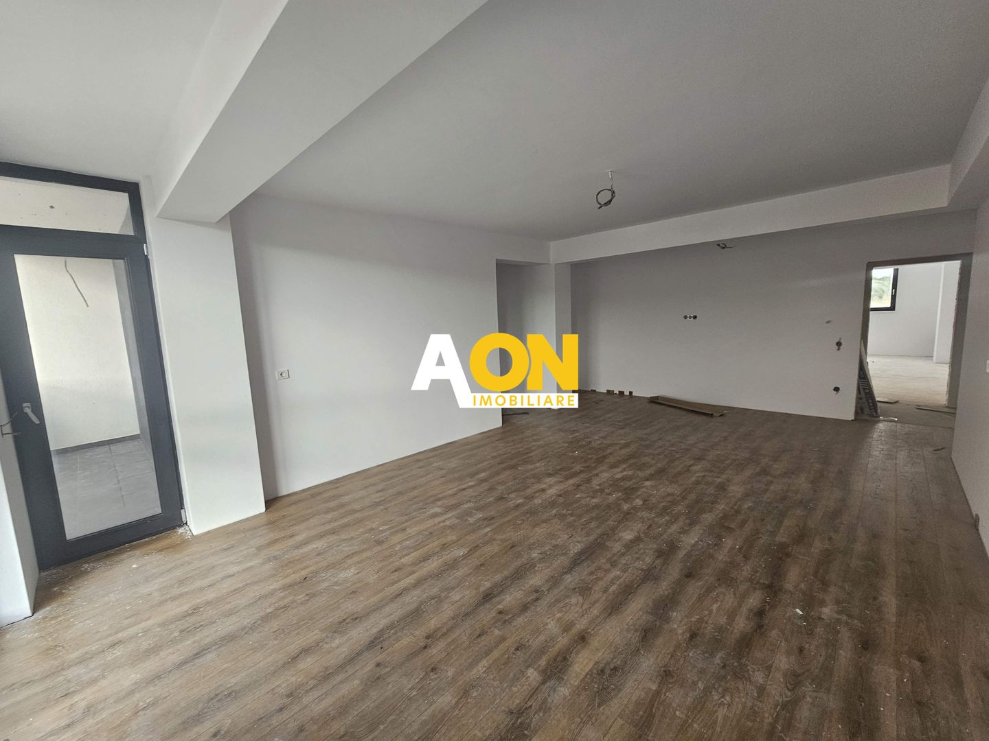 Apartament 3 camere, etaj 1, predare la cheie - Poză 3