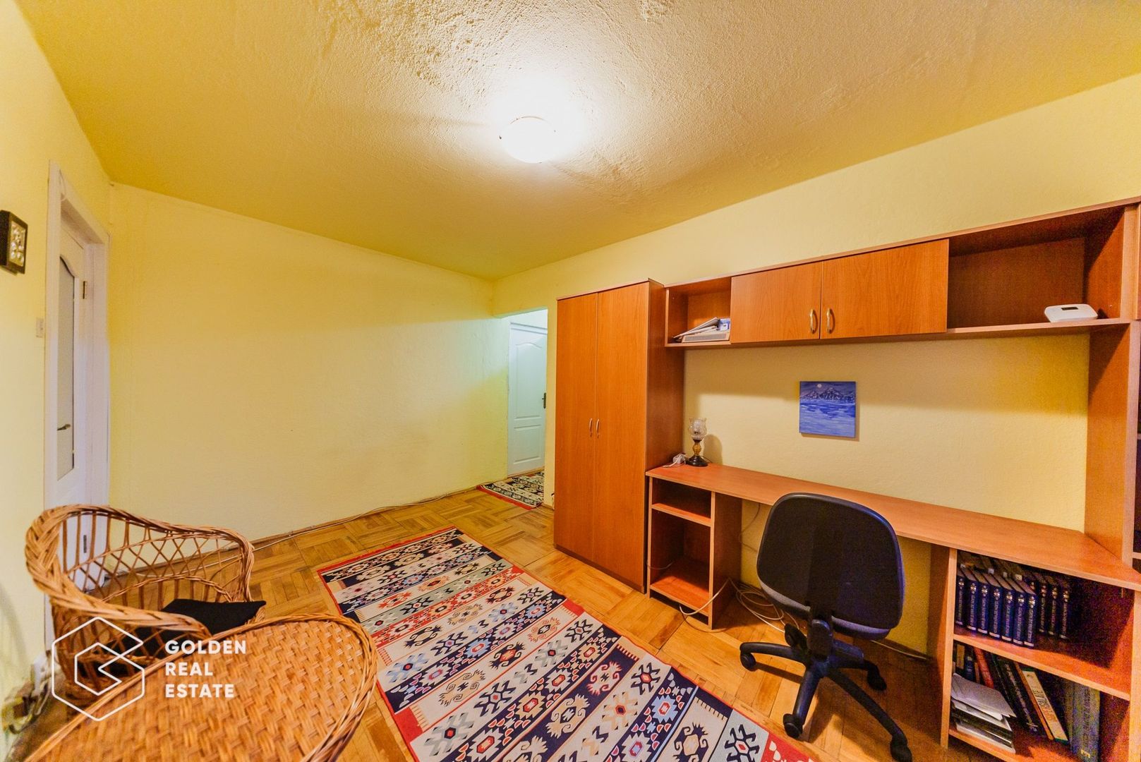 Apartament  4 camere, etaj 1, zona Vlaicu, centrală proprie, loc de parcare - Poză 2