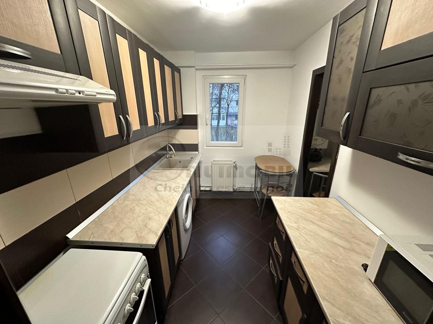 Apartament 2 camere Podu Roș, etaj 1 – Palas la 10 min, 500€ - Poză 2