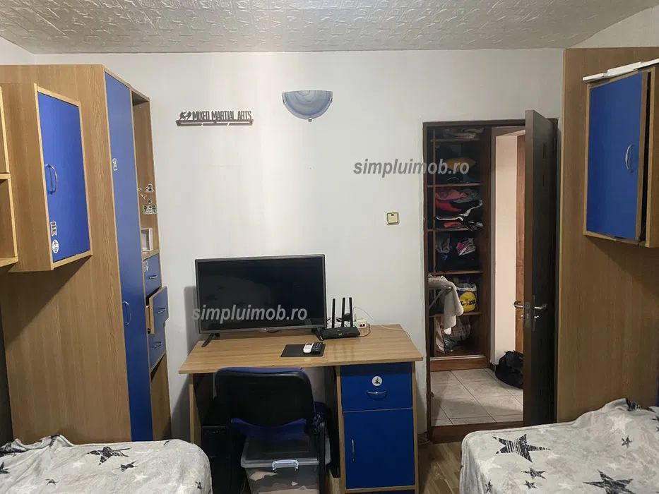 Decomandat parcare etaj intermediar 3 camere Bulevardul Chisinau - Poză 3