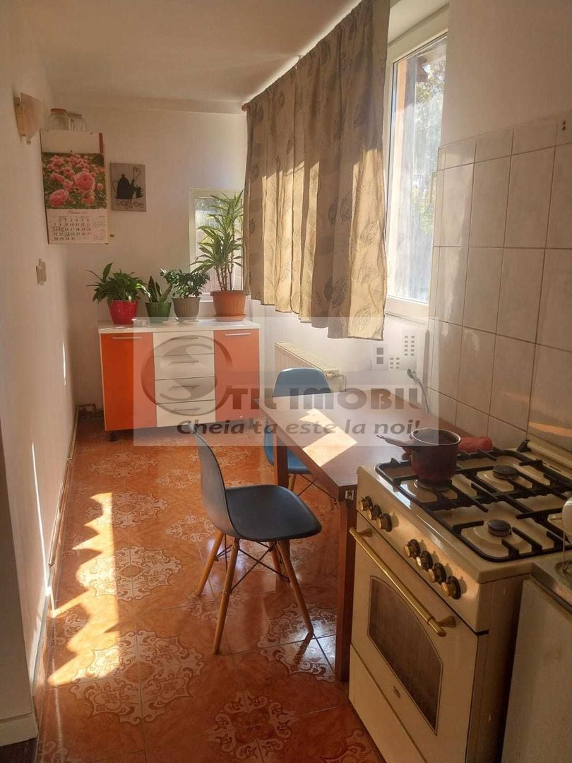 Apartament la casa, curte proprie, , Podul de Fier - Poză 2