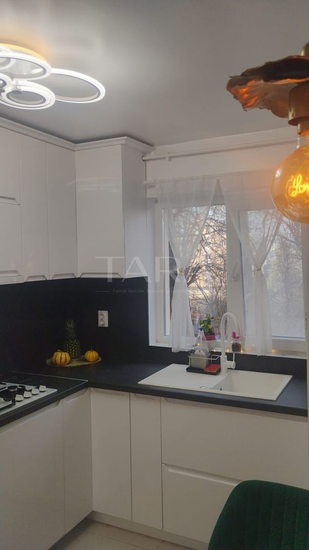 Apartament deosebit cu 3 camere decomandate, zona Campului. - Poză 1