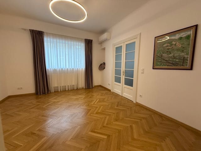 Oferim spre inchiriere apartament de 3 camere Universitate - Poză 4