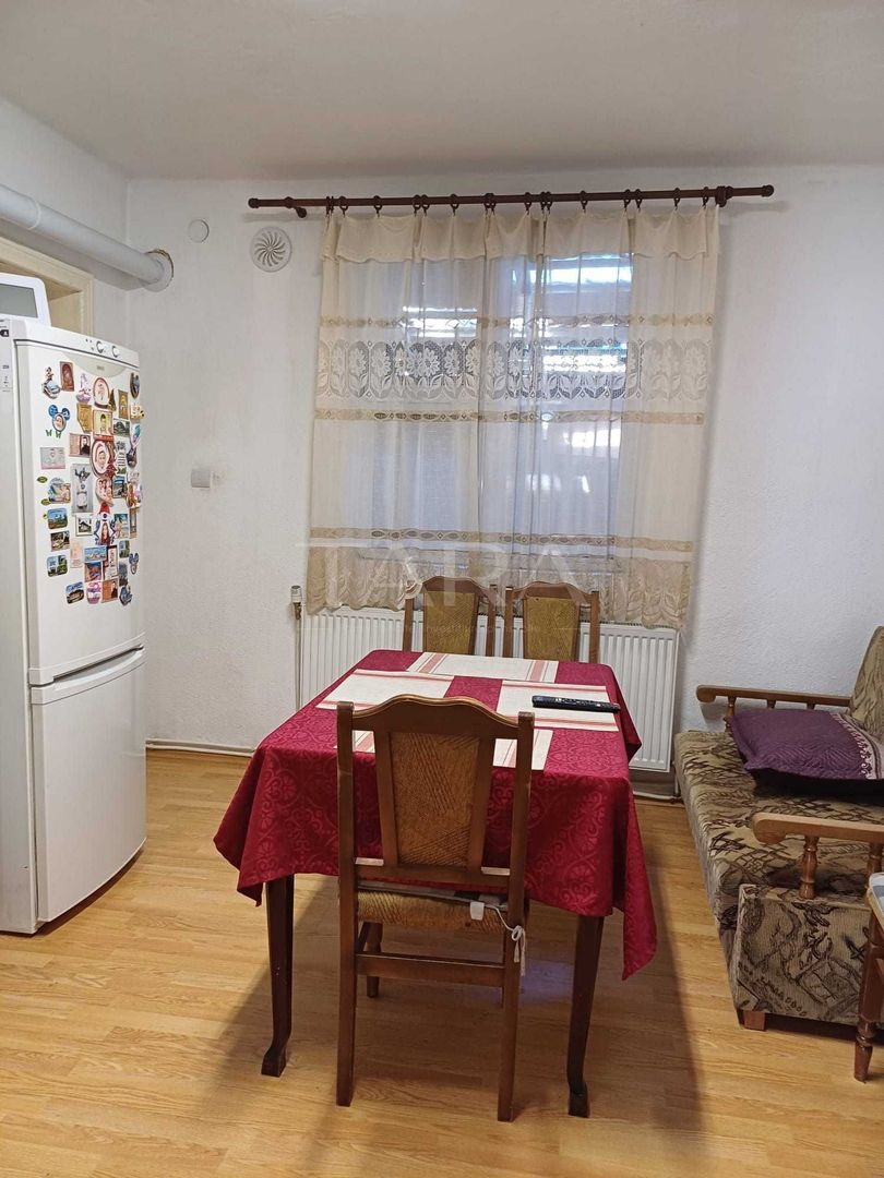 Casa individuala, zona centrala, poziționare excelentă, teren generos. - Poză 2