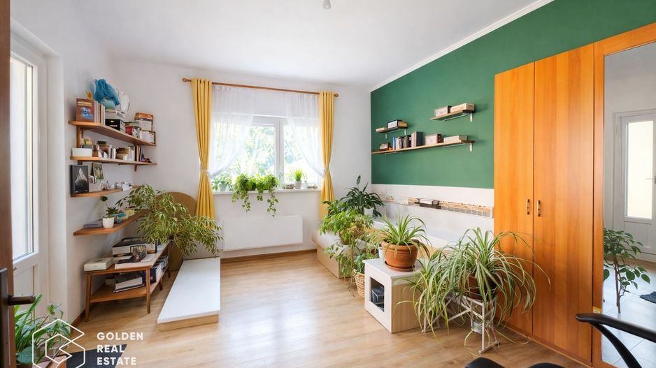 Casă individuală cu 2 apartamente de vânzare, lângă Hotel Ambasador – Dâmbovița, - Poză 1