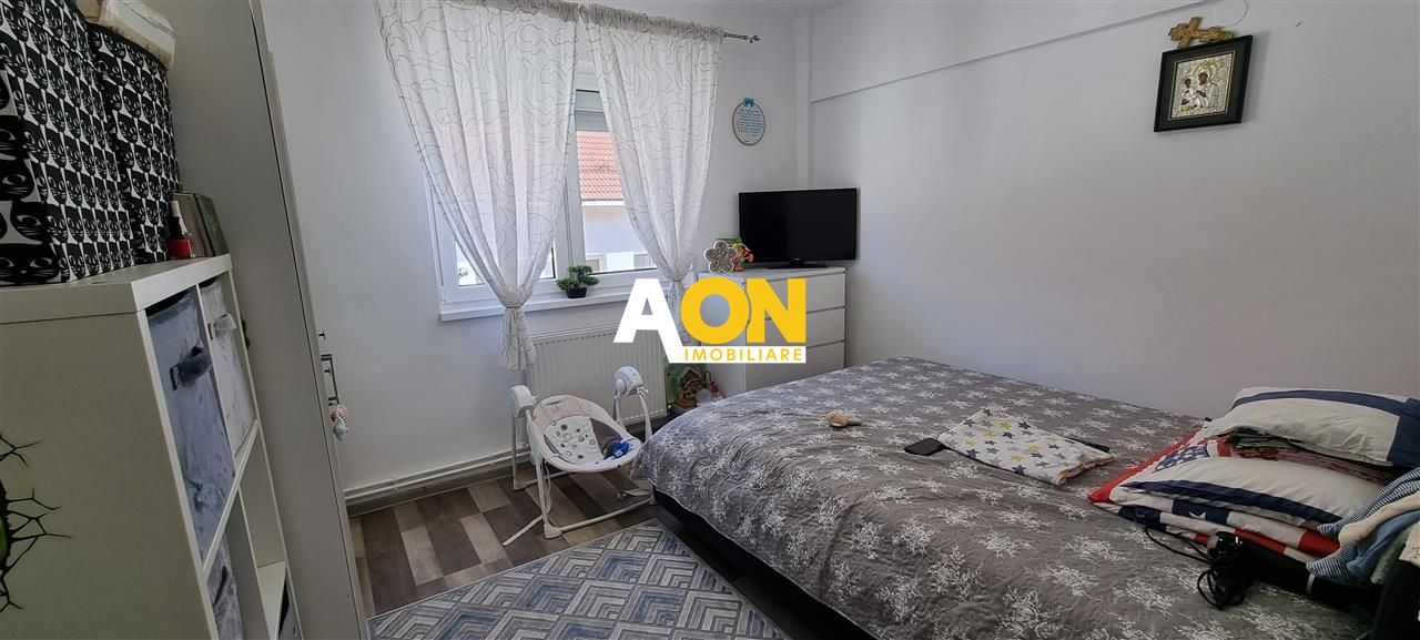 De vanzare apartament 3 camere Ampoi 1 - Poză 2