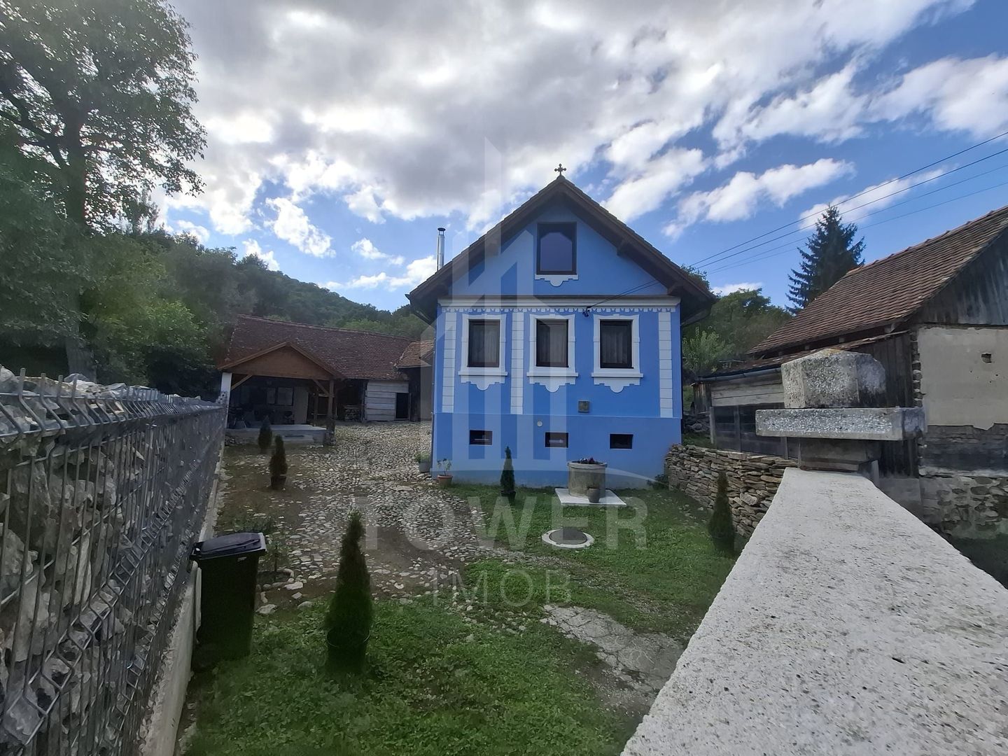 Casa renovata in Fantanele - Poză 2