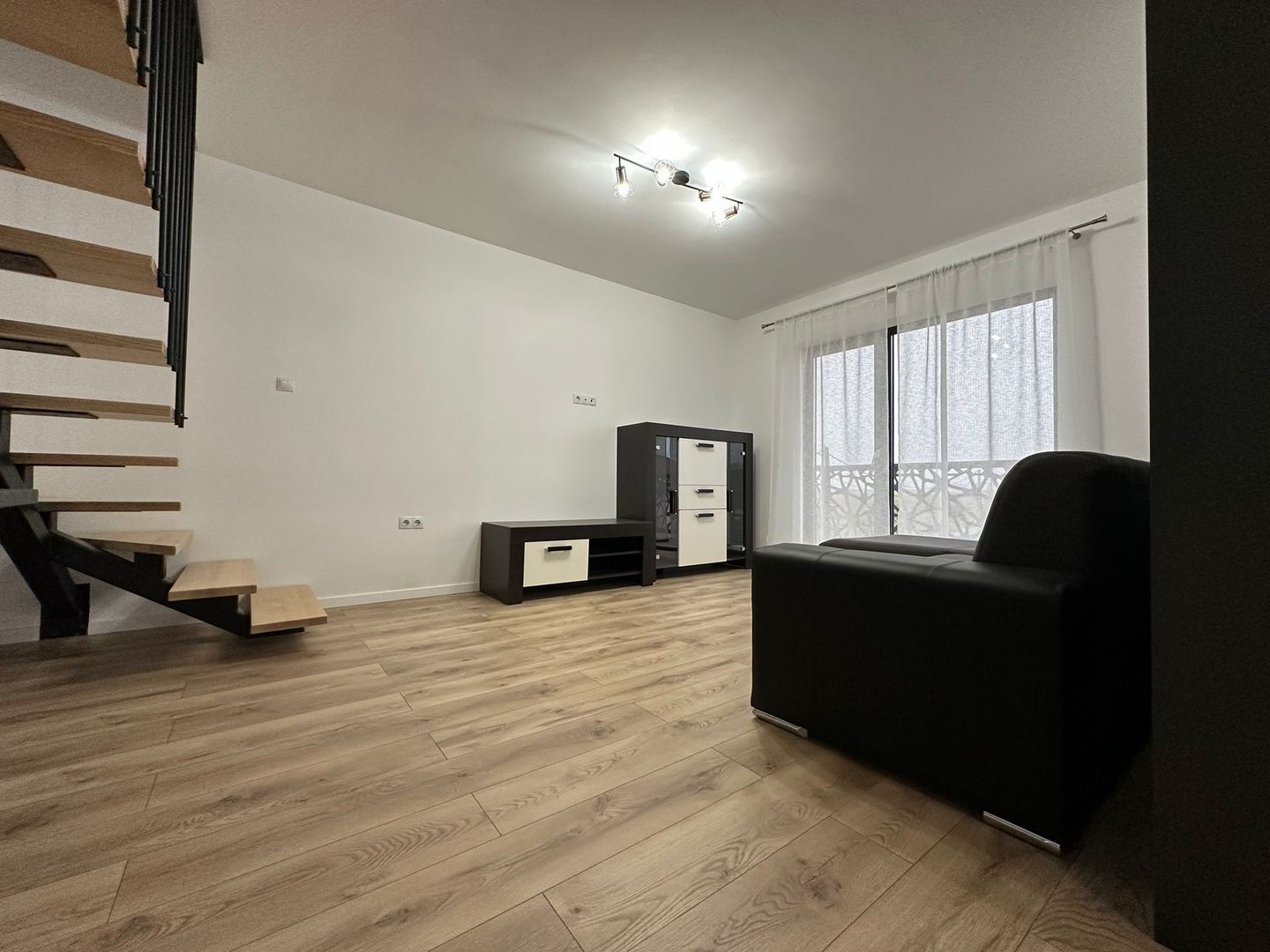 Apartament 4 camere,2băi,bloc NOU,1 parcare,zona 7 Noiembrie - Poză 11