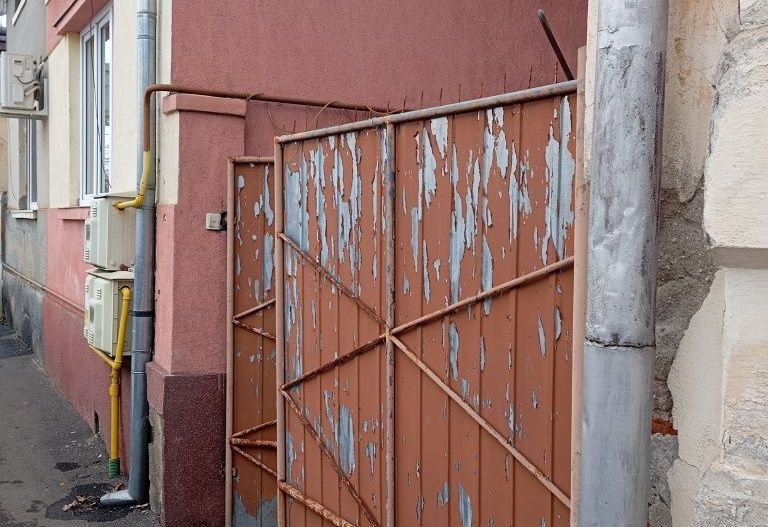 BRASADAS vinde casa 2 cam cu intrare comuna zona CENTRALA. - Poză 3