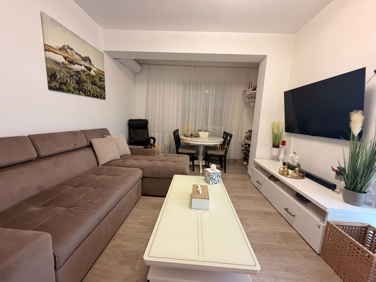 Confort și Eleganță: Apartament 3 Camere în Inima Sectorului 4 - Poză 3